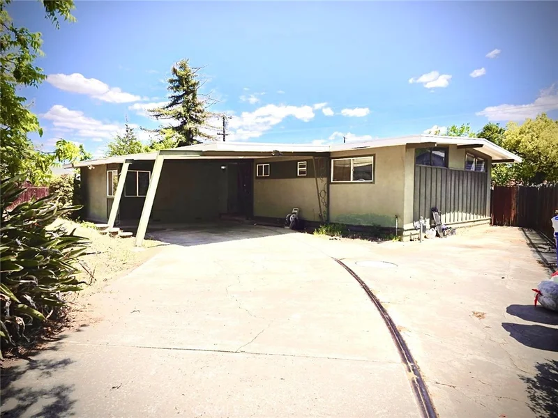118 Cedar, Bakersfield, CA 93304