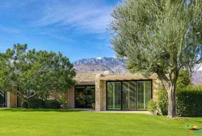 856 Calle De Pinos, Palm Springs, CA 92262