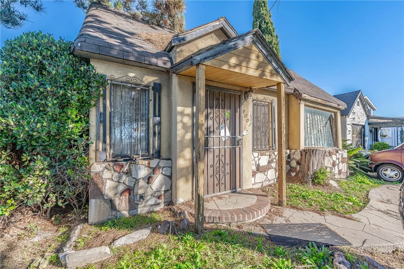 3001 75th, Los Angeles, CA 90043