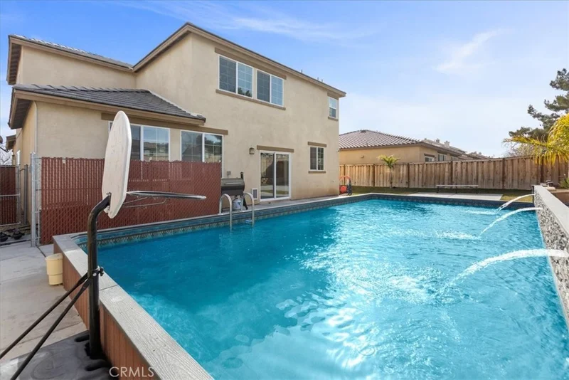 9066 Azalea Springs, Oak Hills, CA 92344