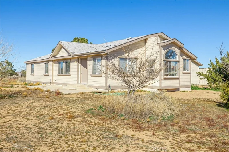 8530 Hollister, Phelan, CA 92371