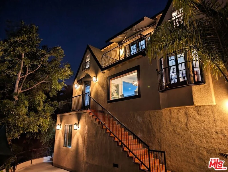 11264 Sunshine, Studio City, CA 91604