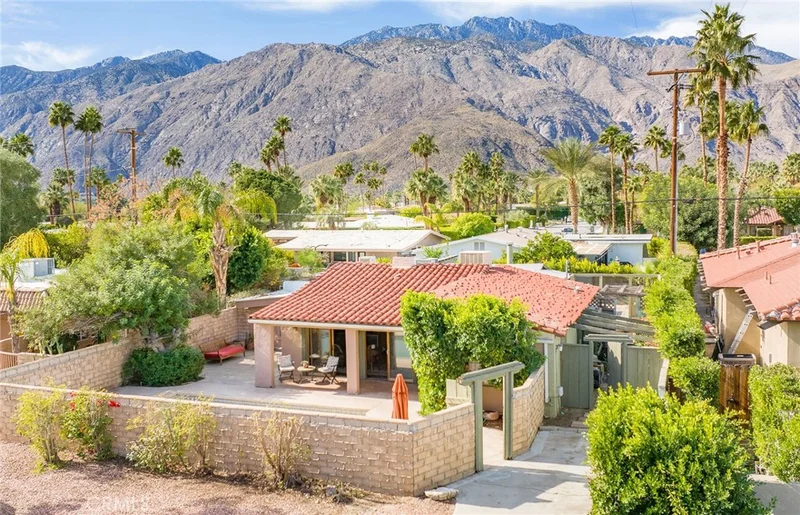555 Plaza Amigo, Palm Springs, CA 92262