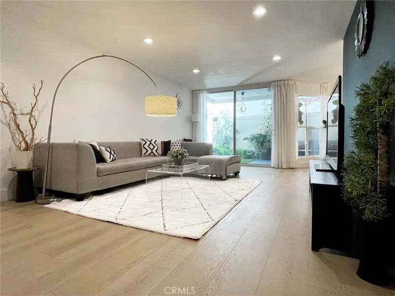 4637 Willis #105, Sherman Oaks, CA 91403