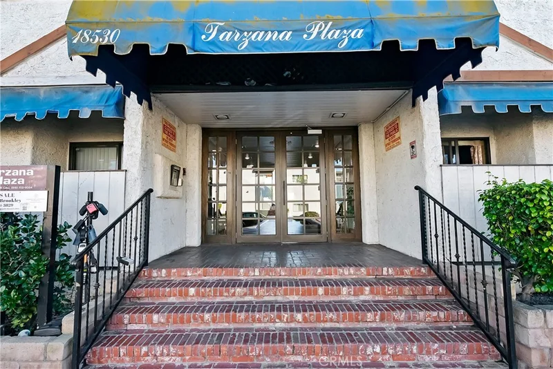 18530 Hatteras #213, Tarzana, CA 91356