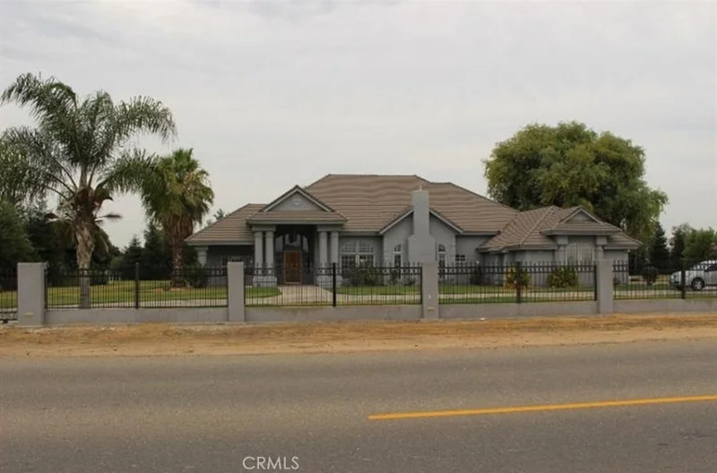 895 S Marks Ave, Fresno, CA 93706