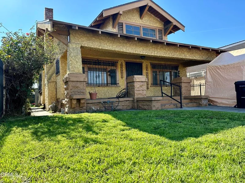 1032 55, Los Angeles, CA 90037
