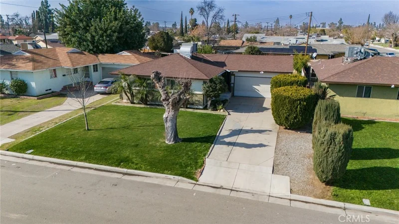 2605 M, Bakersfield, CA 93304