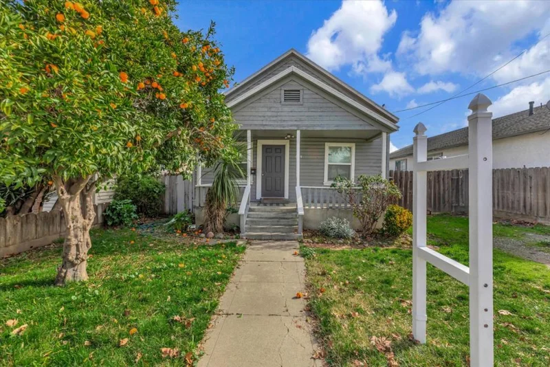 1139 Monterey, Hollister, CA 95023