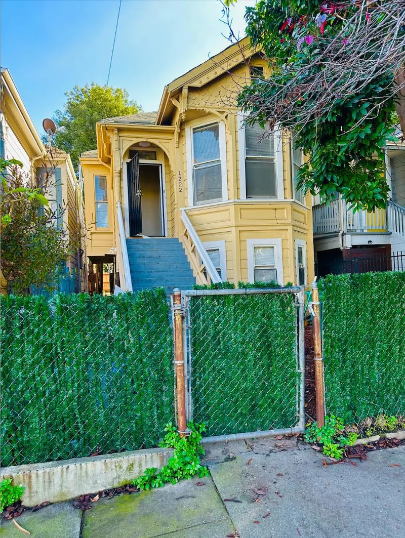 1222 Campbell Street AB photo 2