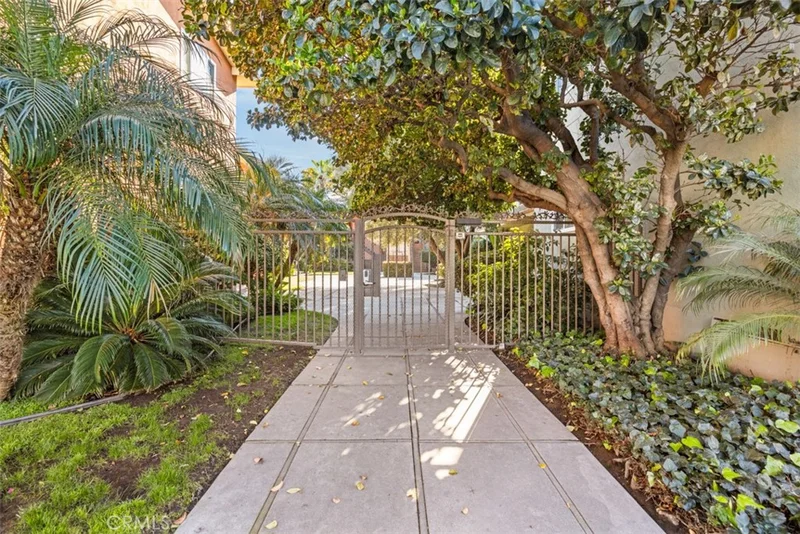 1030 E 2nd Street #9, Long Beach, CA 90802