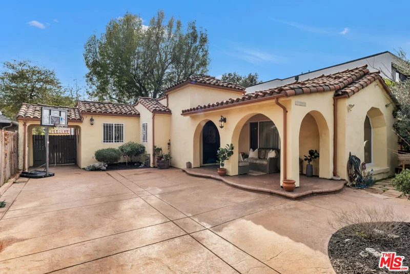 11242 Kling, Toluca Lake, CA 91602