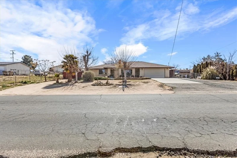 18527 Willow, Hesperia, CA 92345
