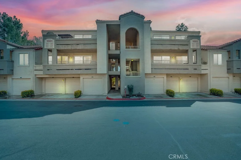 1001 La Terraza #303, Corona, CA 92879