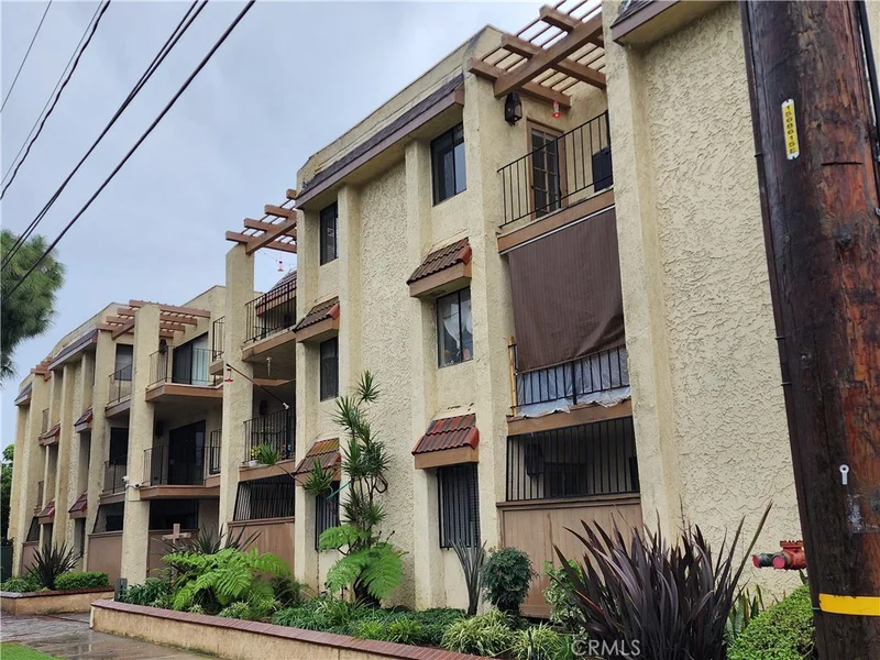 2722 20th #304, Signal Hill, CA 90755