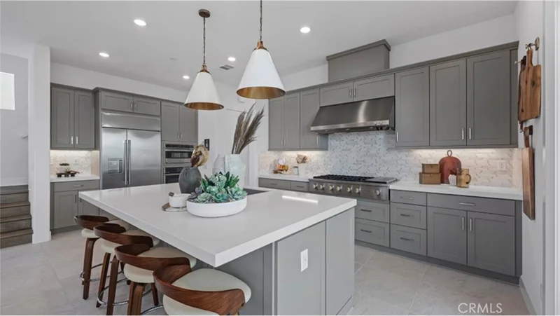 27132 Skyland, Valencia, CA 91381