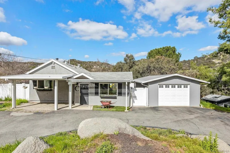 1042 Midway Dr, Alpine, CA 91901