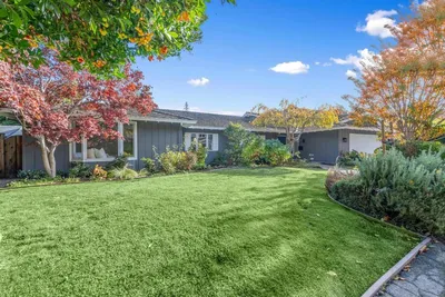 1360 Hillview Drive photo 2