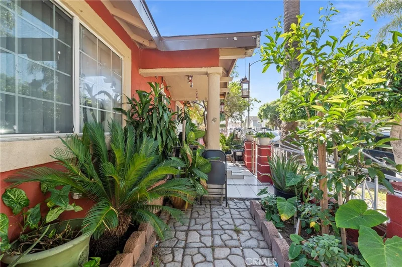 1042 Lewis, Long Beach, CA 90813