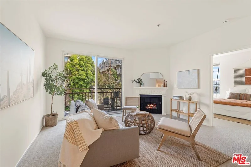 620 Gramercy #208, Los Angeles, CA 90005