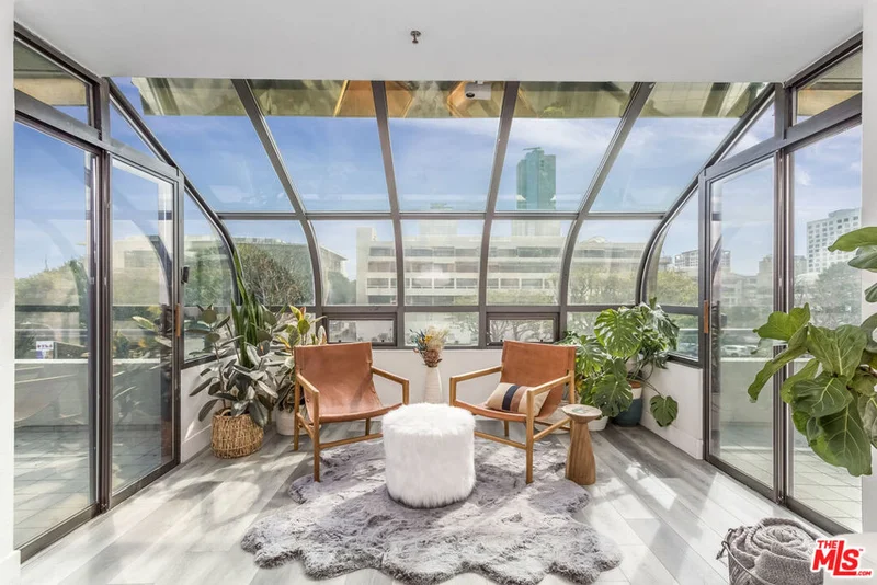880 1st #709, Los Angeles, CA 90012