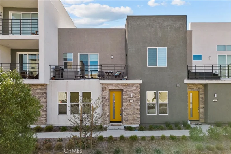 26961 Pathfinder, Valencia, CA 91381