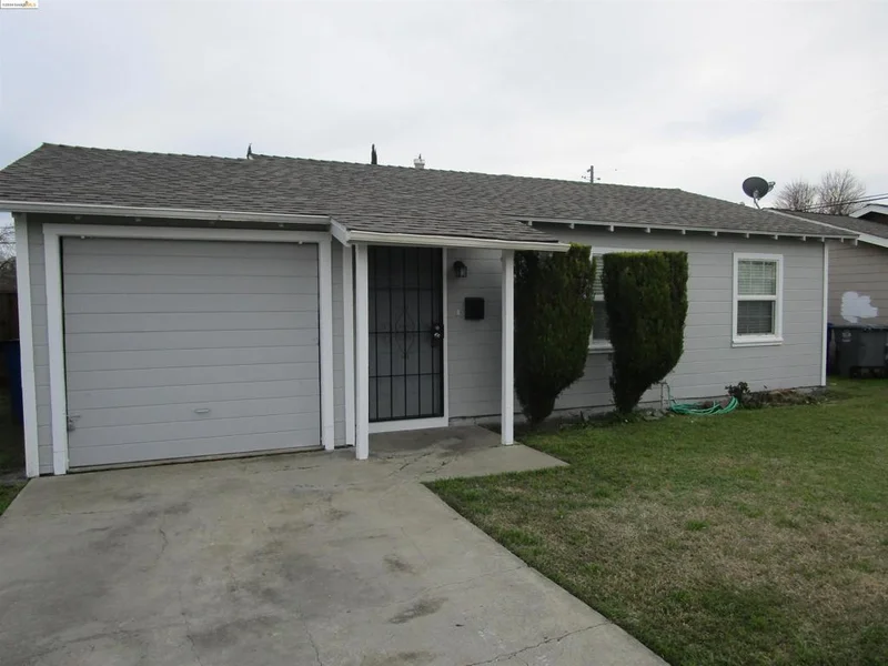 1134 Iowa Ave, Los Banos, CA 93635