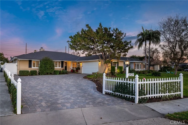 2527 Poinsettia, Santa Ana, CA 92706