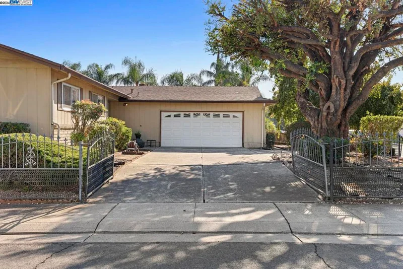 8528 Edgefield Way, Stockton, CA 95209-2238