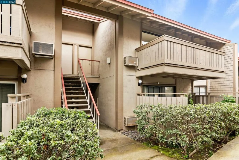 100 Kinross Dr #38, Walnut Creek, CA 94598