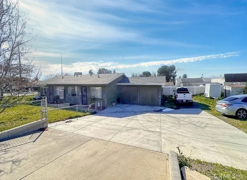 12492 3rd, Yucaipa, CA 92399