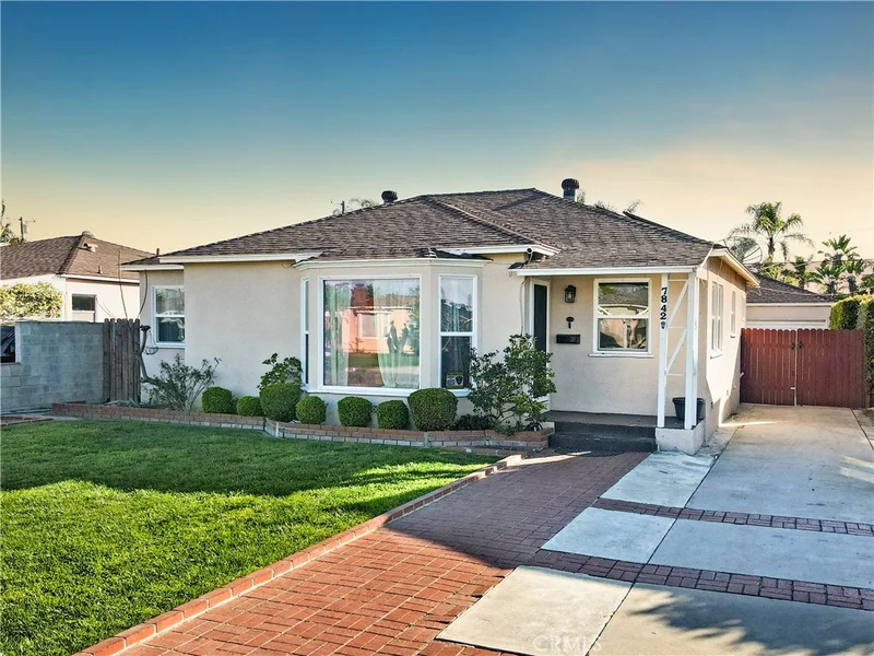 7842 Adwen, Downey, CA 90241