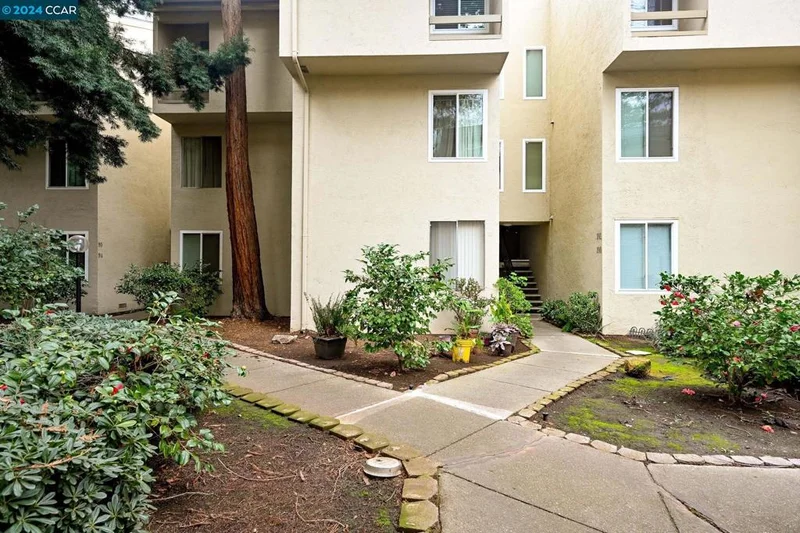 2716 Oak Rd #100, Walnut Creek, CA 94597