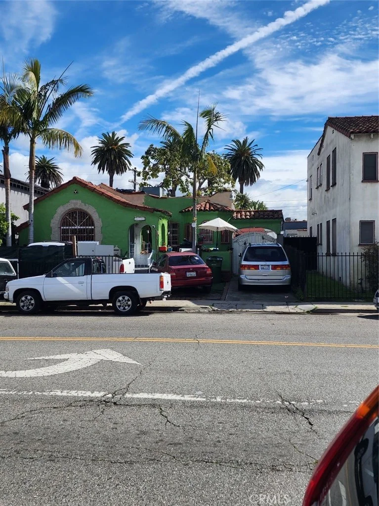 2758 Redondo Blvd., Los Angeles, CA 90016