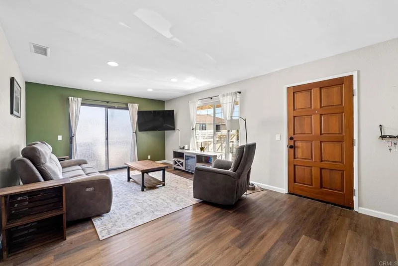 8855 Tamberly #D, Santee, CA 92071