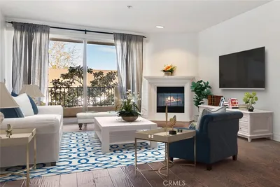13935 Burbank #203