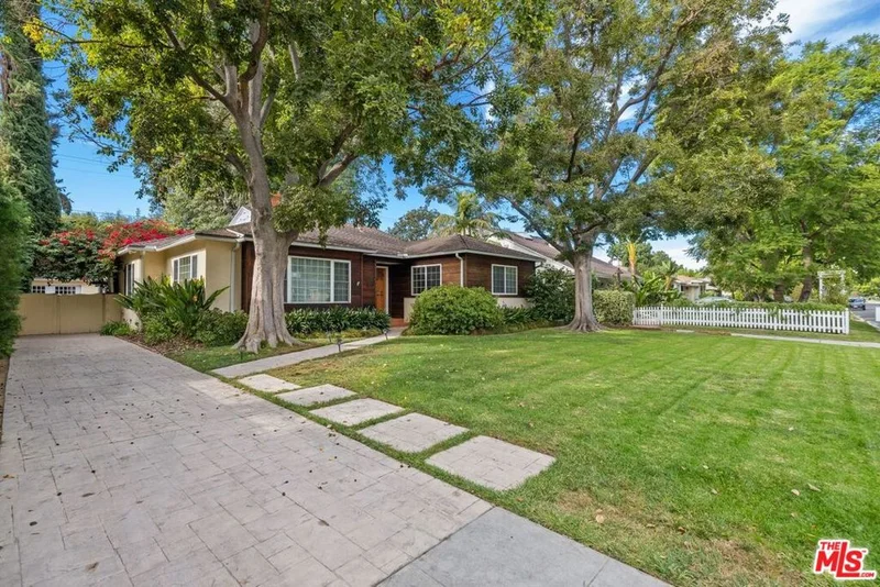 4515 Varna, Sherman Oaks, CA 91423