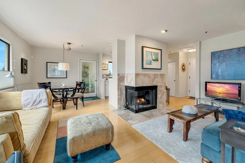 117 California #D300, Palo Alto, CA 94306