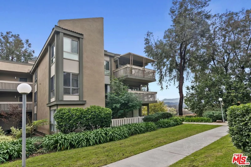 788 Pinetree #25, Thousand Oaks, CA 91360