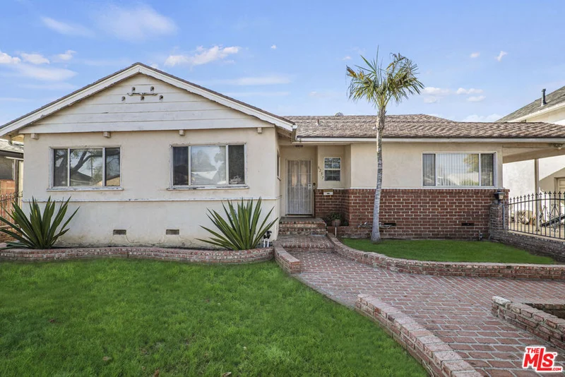 6257 Aura, Tarzana, CA 91335