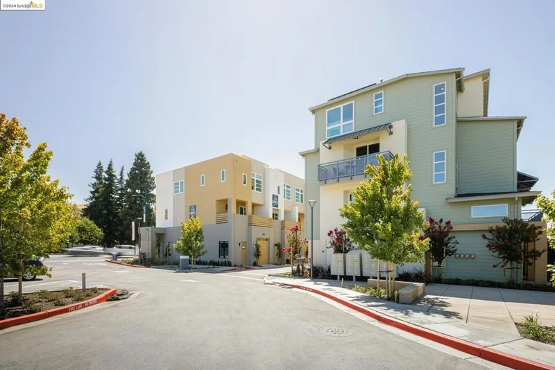 27267 Lumina #10, Hayward, CA 94541