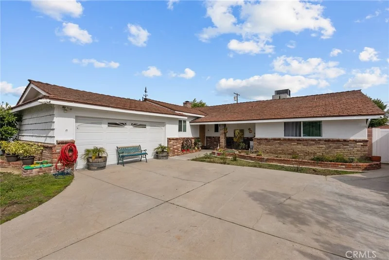 10424 Montgomery, Granada Hills, CA 91344