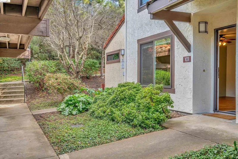 101 Del Valle Circle, El Sobrante, CA 94803