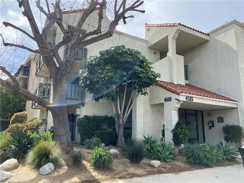4515 California #303, Long Beach, CA 90807