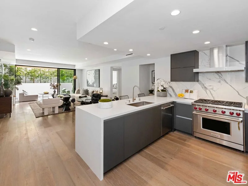1017 Croft #104, Los Angeles, CA 90069