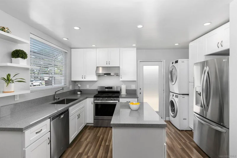 5571 Bergen, San Diego, CA 92117