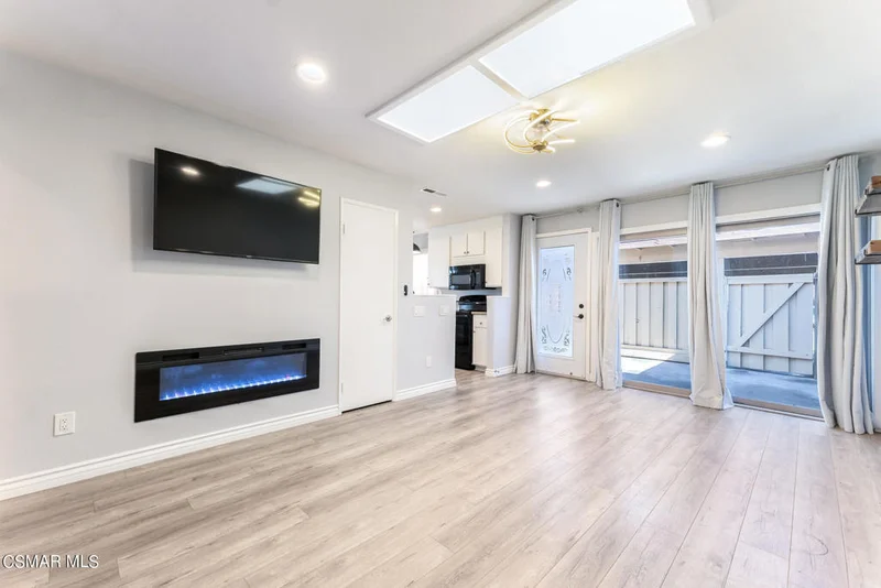 6307 Village 6, Camarillo, CA 93012