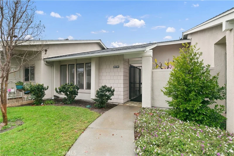 8686 Merced #1009D, Huntington Beach, CA 92646