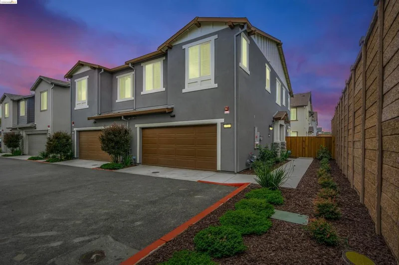 52 Bright Ln, Pittsburg, CA 94565