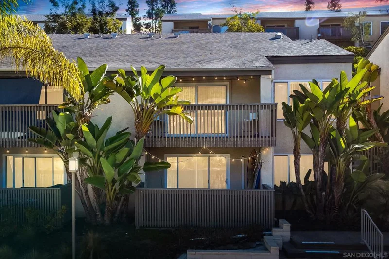 8533 Villa La Jolla Dr #Apt C, La Jolla, CA 92037